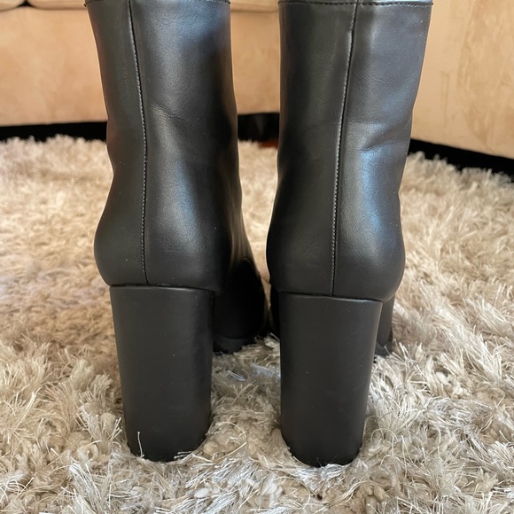 BCBG Pilar Block Heel Bootie SIZE 8 - Picture 5 of 6